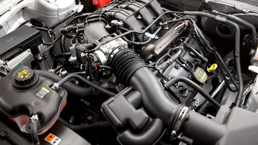 2011 Ford Mustang 3 7 liter V6 Photo Gallery