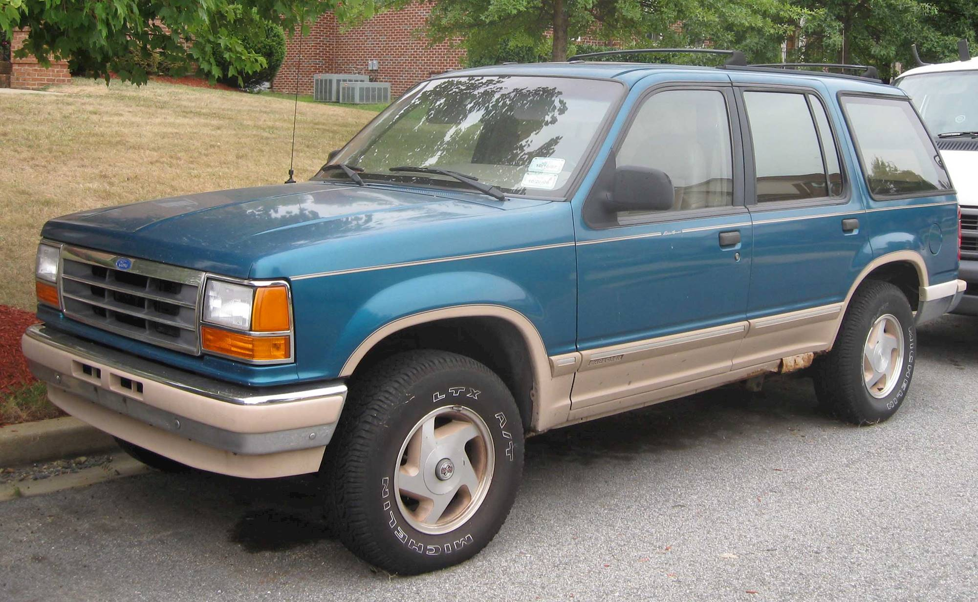 1992 Ford Explorer Eddie Bauer 2dr SUV 4 0L V6 Manual