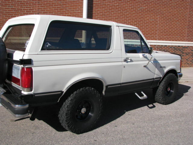 Ford Bronco 1987 White For Sale 1FMEU15H1HLA61927 1987 Bronco XLT 5 8 