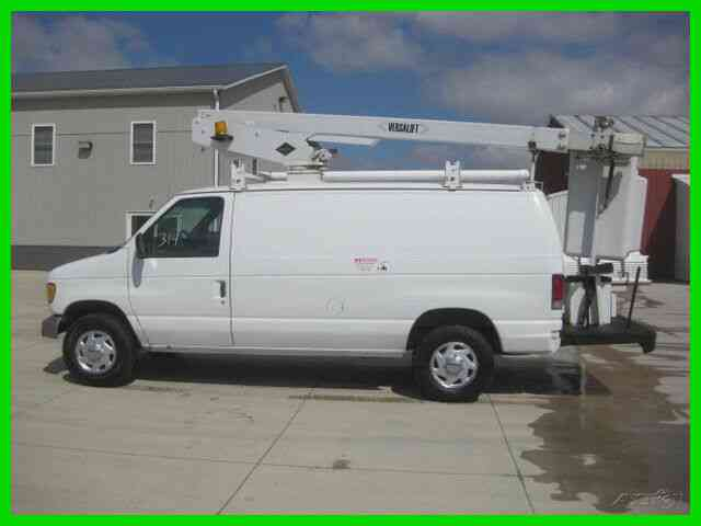 FORD E350 5 4L V8 AUTO AC WITH 34 VERSALIFT BUCKET BOOM 2000 